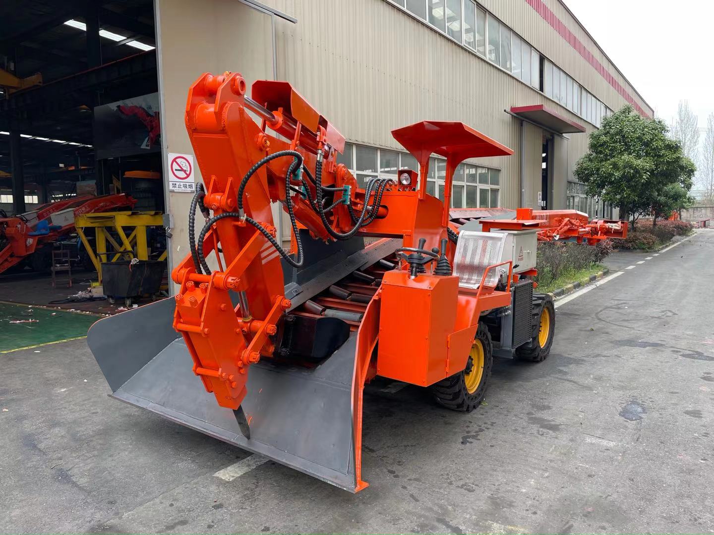 小型扒渣機斗齒，作為隧道扒渣機的易損配件該如何去維護